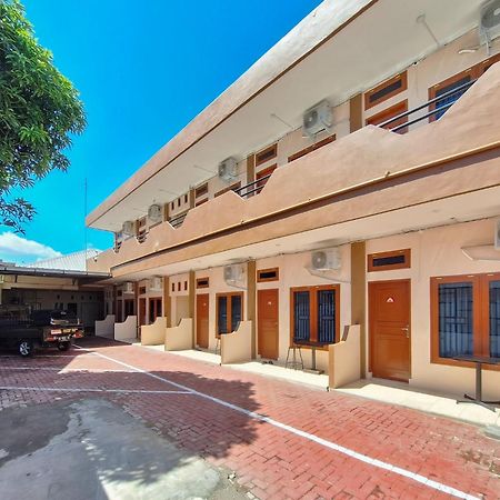 Reddoorz Syariah Near Pasar Raya Padang Otel Dış mekan fotoğraf