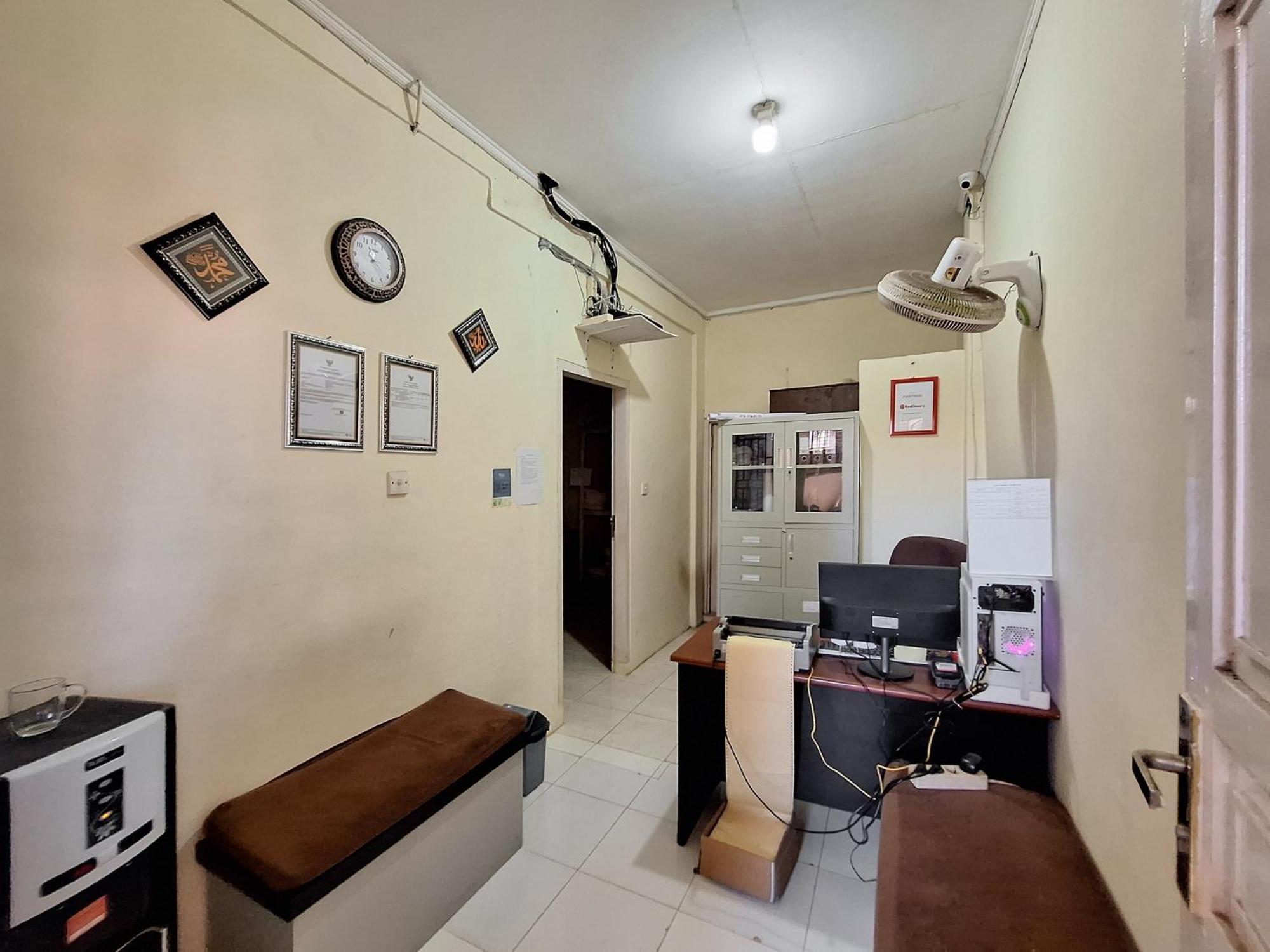 Reddoorz Syariah Near Pasar Raya Padang Otel Dış mekan fotoğraf