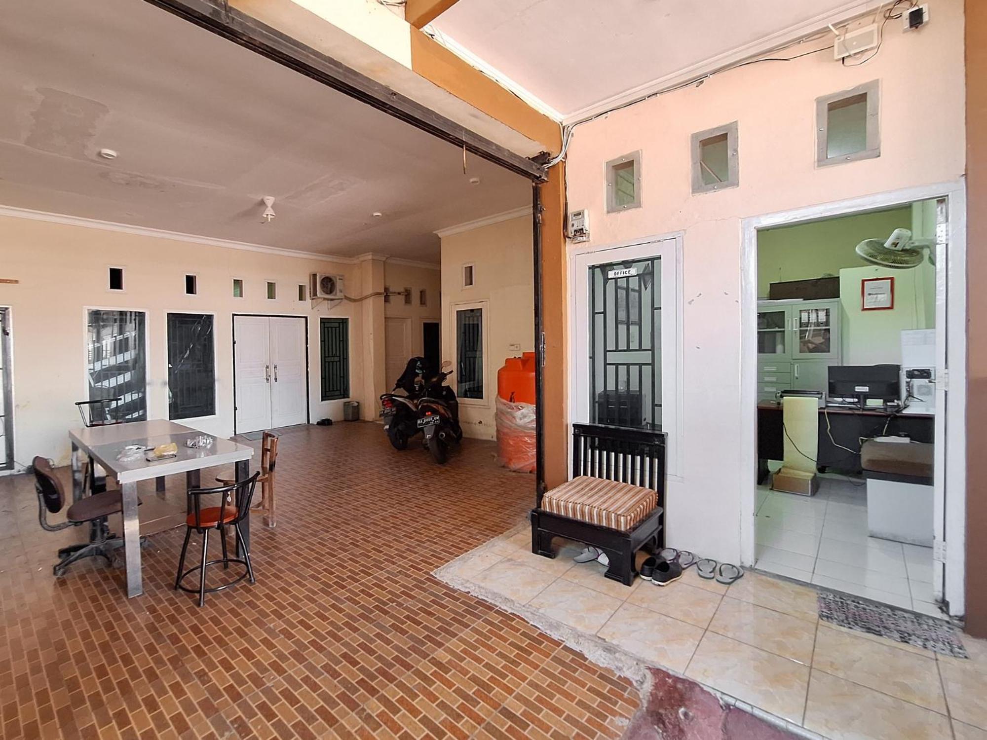 Reddoorz Syariah Near Pasar Raya Padang Otel Dış mekan fotoğraf